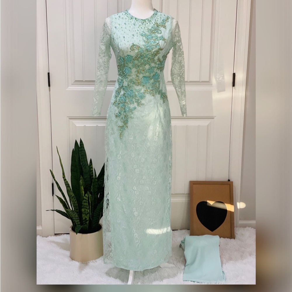 New Vietnamese lace Traditional dress . Set size L